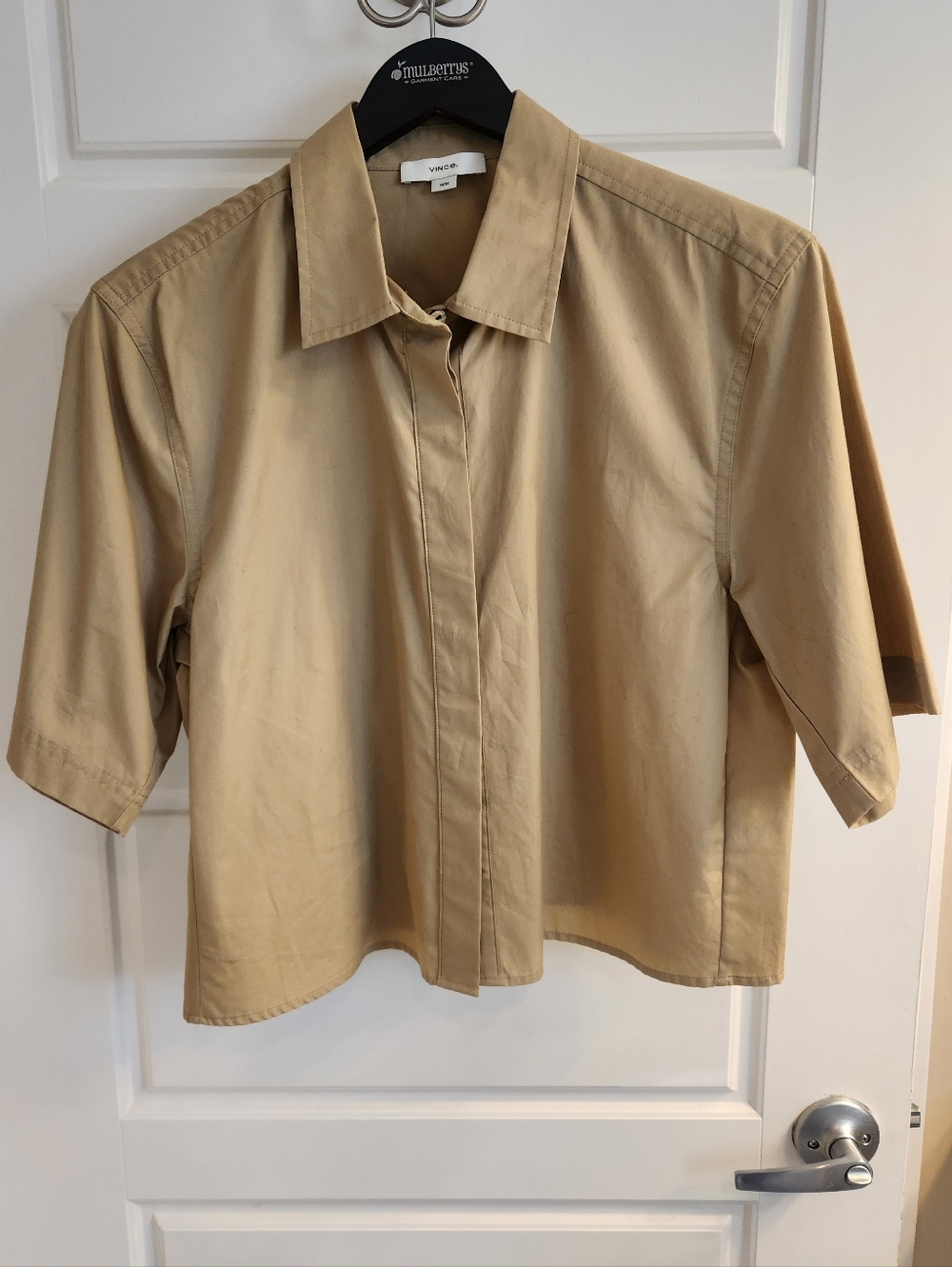 Vince Short-Sleeve Boxy Button-Down Shirt Jacket in Khaki